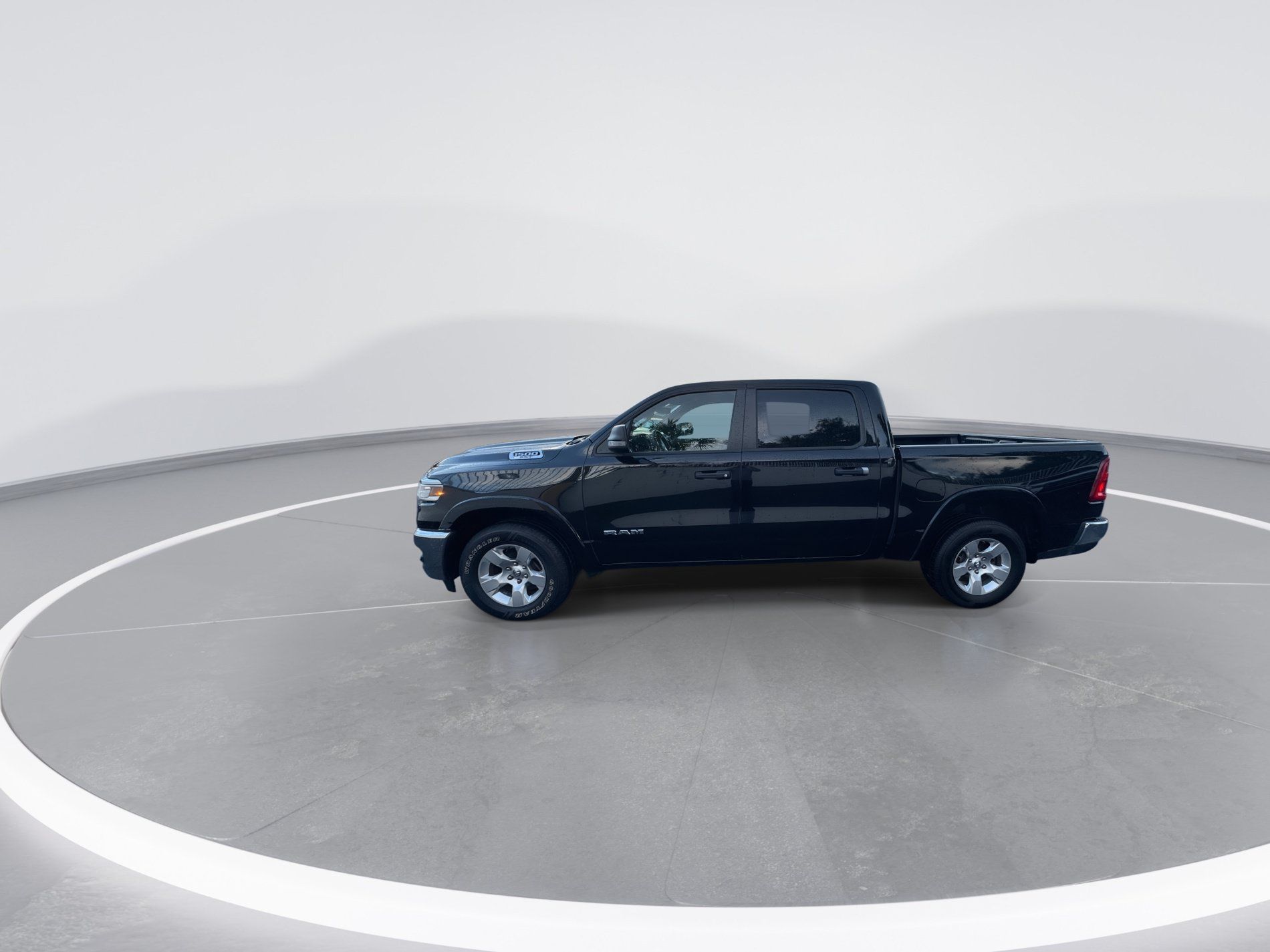 Used 2025 RAM 1500 Big Horn AWD/4WD image 3