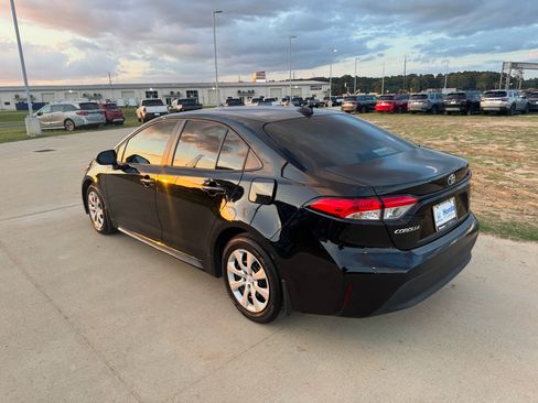 Used 2024 Toyota Corolla LE FWD image 6