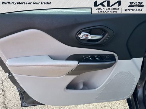 Used 2019 Jeep Cherokee Limited w/ Technology Group image 25