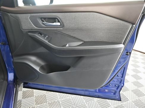 Used 2022 Nissan Rogue SV image 12