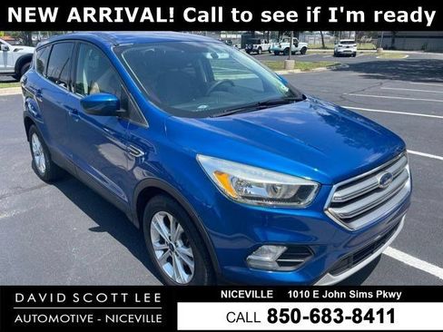 Used 2017 Ford Escape SE FWD image 1