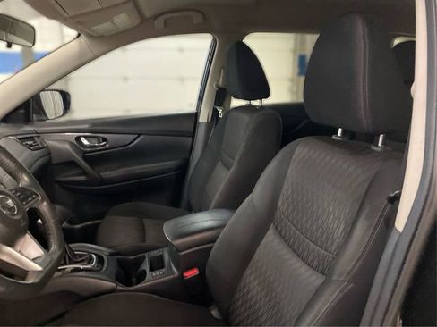 Used 2017 Nissan Rogue SV image 10
