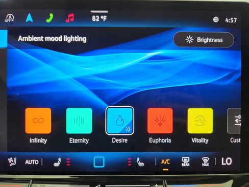 New 2025 Volkswagen Tiguan SE image 22