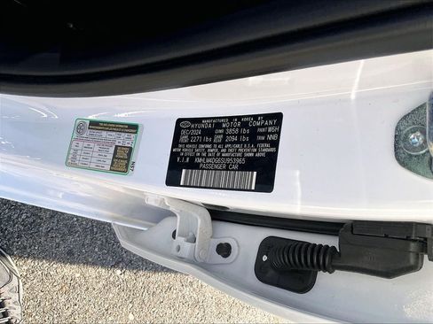 Used 2025 Hyundai Elantra Sport FWD image 34