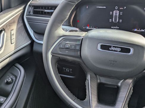 New 2025 Jeep Grand Cherokee Limited image 19