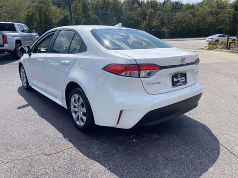 Used 2023 Toyota Corolla LE image 3