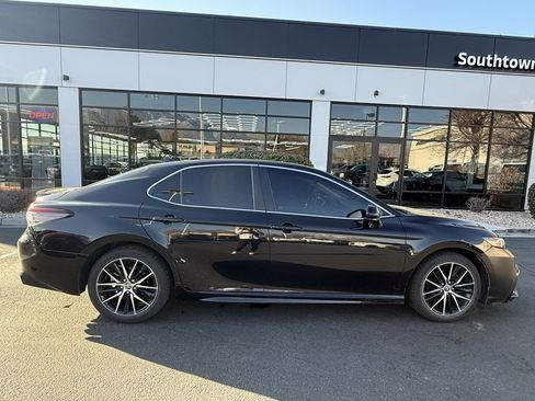 Used 2021 Toyota Camry SE image 8