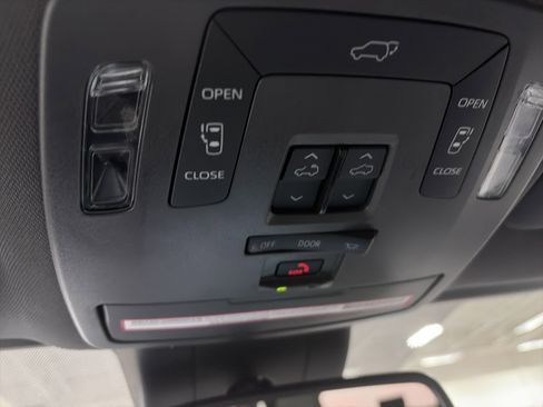 Used 2023 Toyota Sienna XSE w/ XSE Plus Package image 25