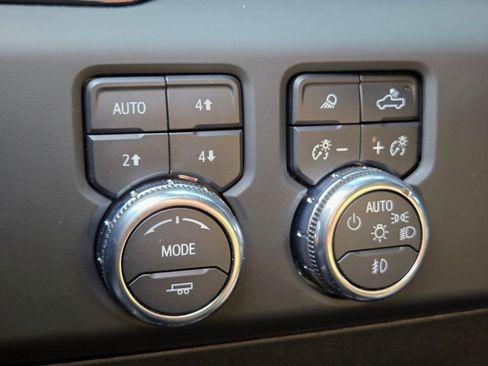 Used 2024 GMC Sierra 2500 AT4X AWD/4WD image 37