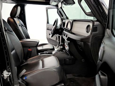 Used 2025 Jeep Wrangler Unlimited Sport AWD/4WD image 15