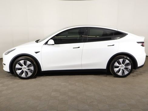 Used 2022 Tesla Model Y Long Range image 18