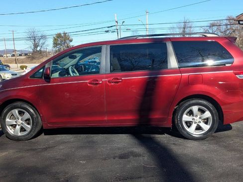 Used 2011 Toyota Sienna LE w/ Towing Pkg image 16
