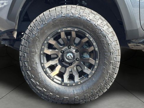 Used 2022 Toyota Tacoma TRD Off-Road w/ Black Out Package (TMS) AWD/4WD image 11