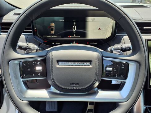 New 2025 Land Rover Range Rover Long Wheelbase SE image 11