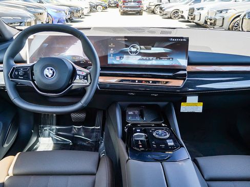 New 2026 BMW i5 eDrive40 w/ Premium Package image 12