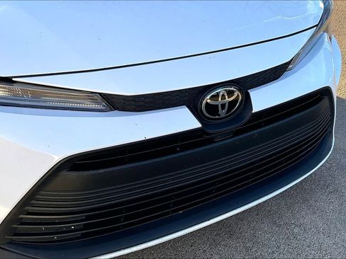 Used 2024 Toyota Corolla LE image 29