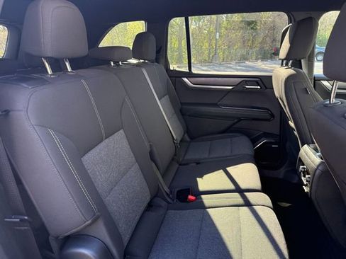 Used 2025 GMC Acadia Elevation image 9