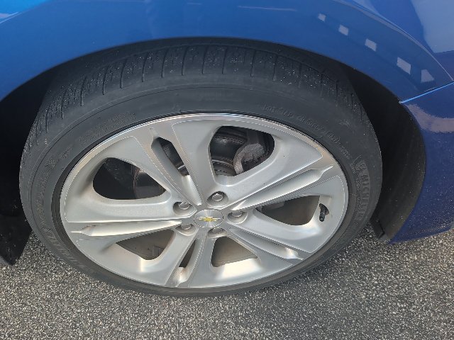 Used 2017 Chevrolet Cruze Premier FWD image 14