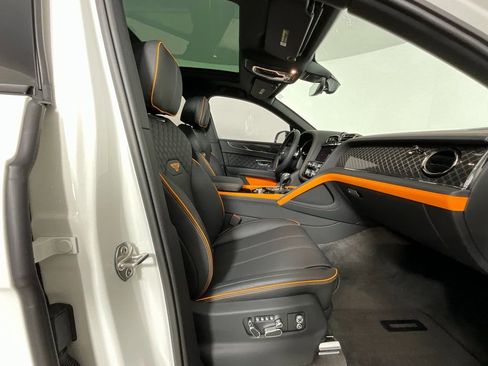 Used 2025 Bentley Bentayga AWD/4WD image 20