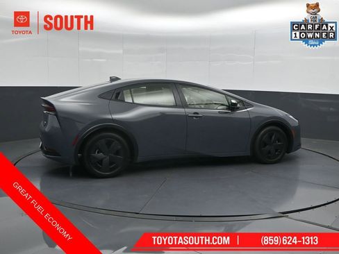 Used 2025 Toyota Prius LE FWD image 3