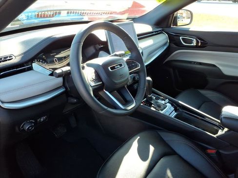 Used 2024 Jeep Compass Limited image 16