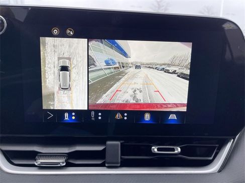 Used 2025 Chevrolet Equinox LT w/ Convenience Package II image 14