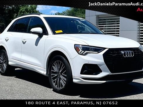 Used 2023 Audi Q3 2.0T Premium w/ Convenience Package AWD/4WD image 9