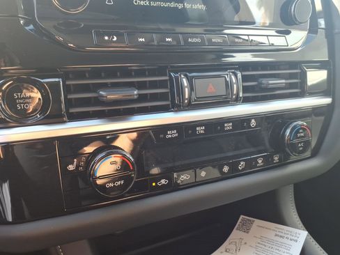 New 2025 Nissan Pathfinder SL image 8