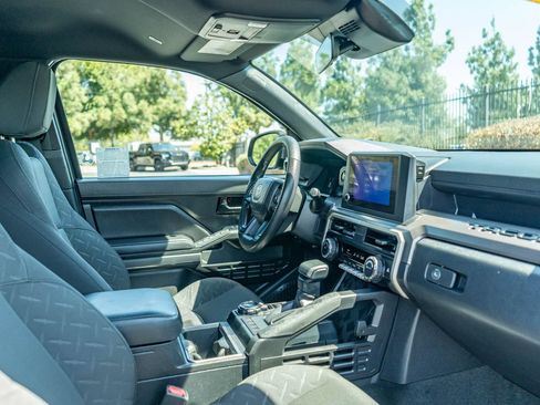 Certified 2025 Toyota Tacoma SR5 AWD/4WD image 20