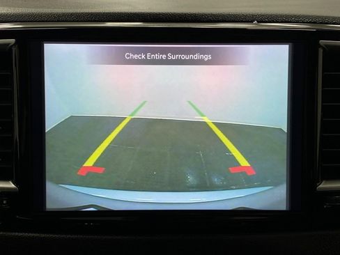 Used 2024 Chrysler Pacifica Touring-L image 23