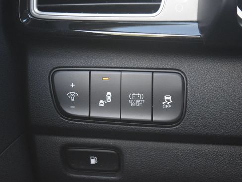 Used 2018 Kia Niro EX FWD image 16
