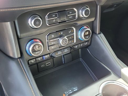 Used 2024 GMC Yukon AT4 AWD/4WD image 28