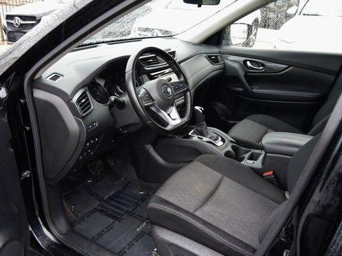 Used 2020 Nissan Rogue SV w/ Premium Package image 16