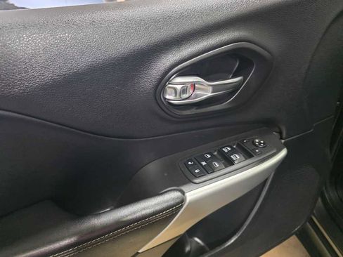 Used 2018 Jeep Cherokee Latitude Plus w/ Cold Weather Group image 11