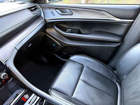 Used 2021 Jeep Grand Cherokee L Overland w/ Advanced Protech Group III image 37