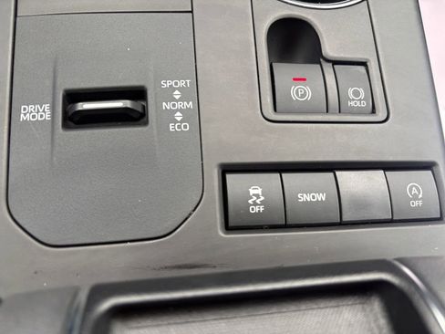 Used 2022 Toyota Highlander XLE image 10