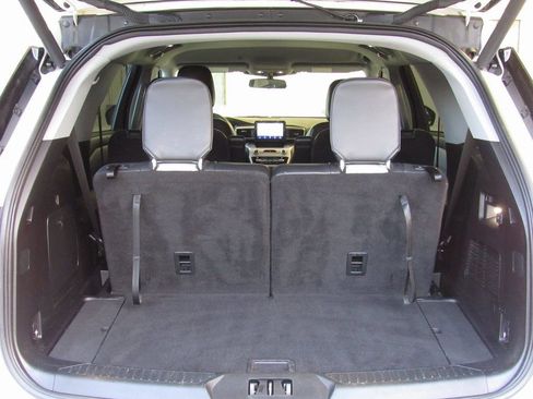 Used 2021 Ford Explorer XLT w/ Equipment Group 202A image 23