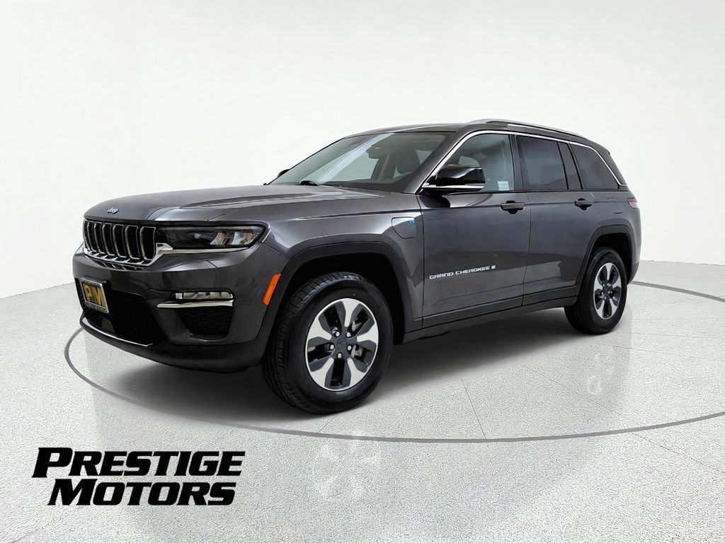 Used 2023 Jeep Grand Cherokee 4WD 4xe image 3