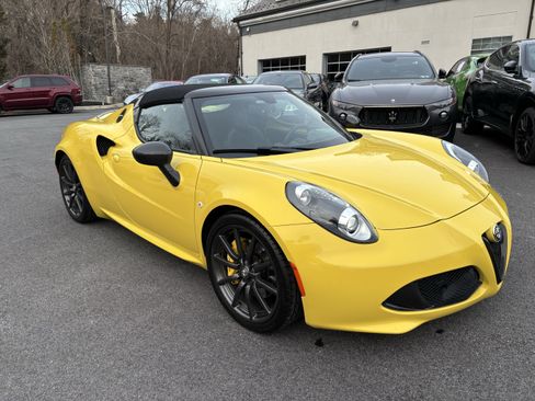 Used 2016 Alfa Romeo 4C Spider RWD image 18