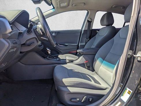 Used 2022 Hyundai Ioniq SEL FWD image 10