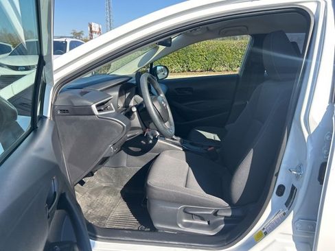 Used 2025 Toyota Corolla LE image 13