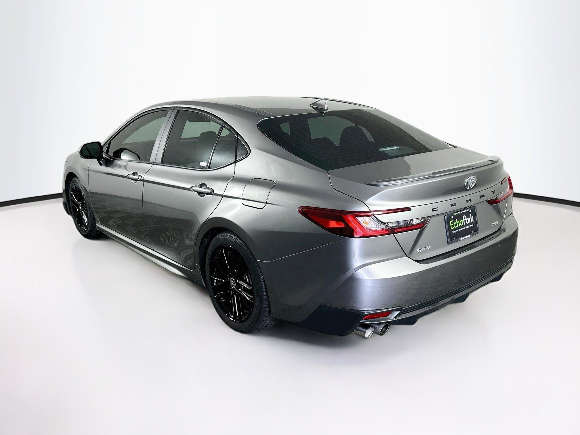Used 2025 Toyota Camry SE w/ Multimedia Upgrade Package FWD image 5
