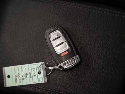 Used 2011 Audi Q5 3.2 Premium Plus w/ Audi MMI Navigation Plus Pkg image 83