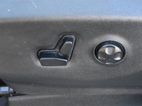 Used 2018 Chrysler Pacifica Touring-L image 21