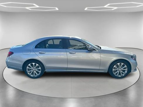 Used 2017 Mercedes-Benz E 300 4MATIC image 4