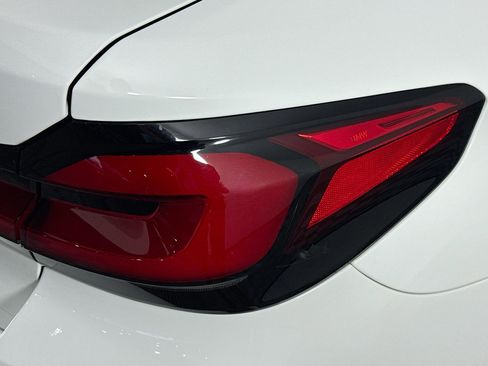 Used 2023 BMW 530e w/ M Sport Package image 33