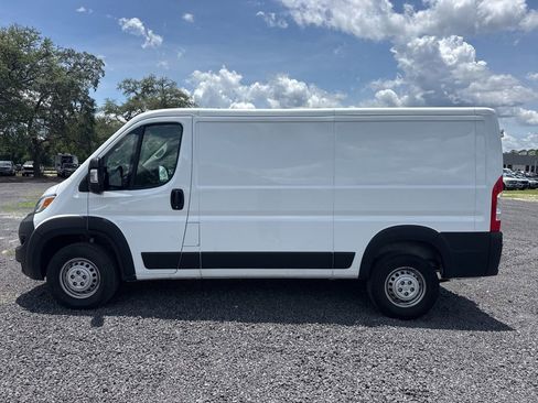 Used 2025 RAM ProMaster 2500 w/ Convenience Group FWD image 2