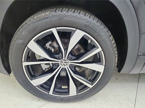 Used 2024 Volkswagen Atlas Cross Sport SEL Premium R-Line image 64