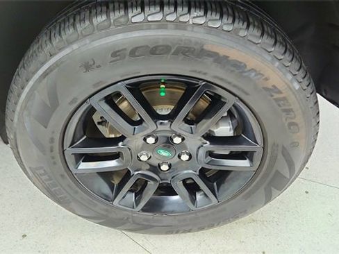 Used 2024 Land Rover Defender 110 S image 59