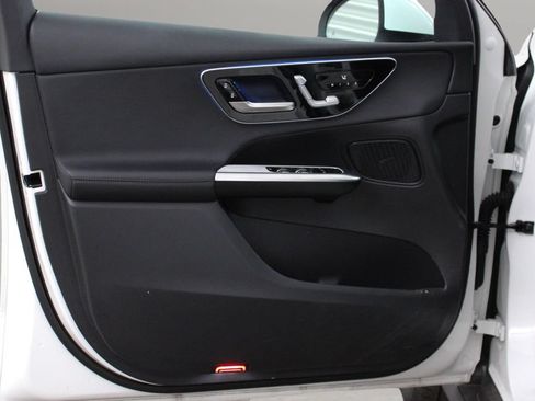 Used 2025 Mercedes-Benz GLC 300 image 16